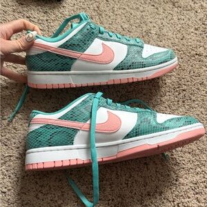 Nike Low Dunk Snakeskin
Washed Teal Bleached Coral Sneakers